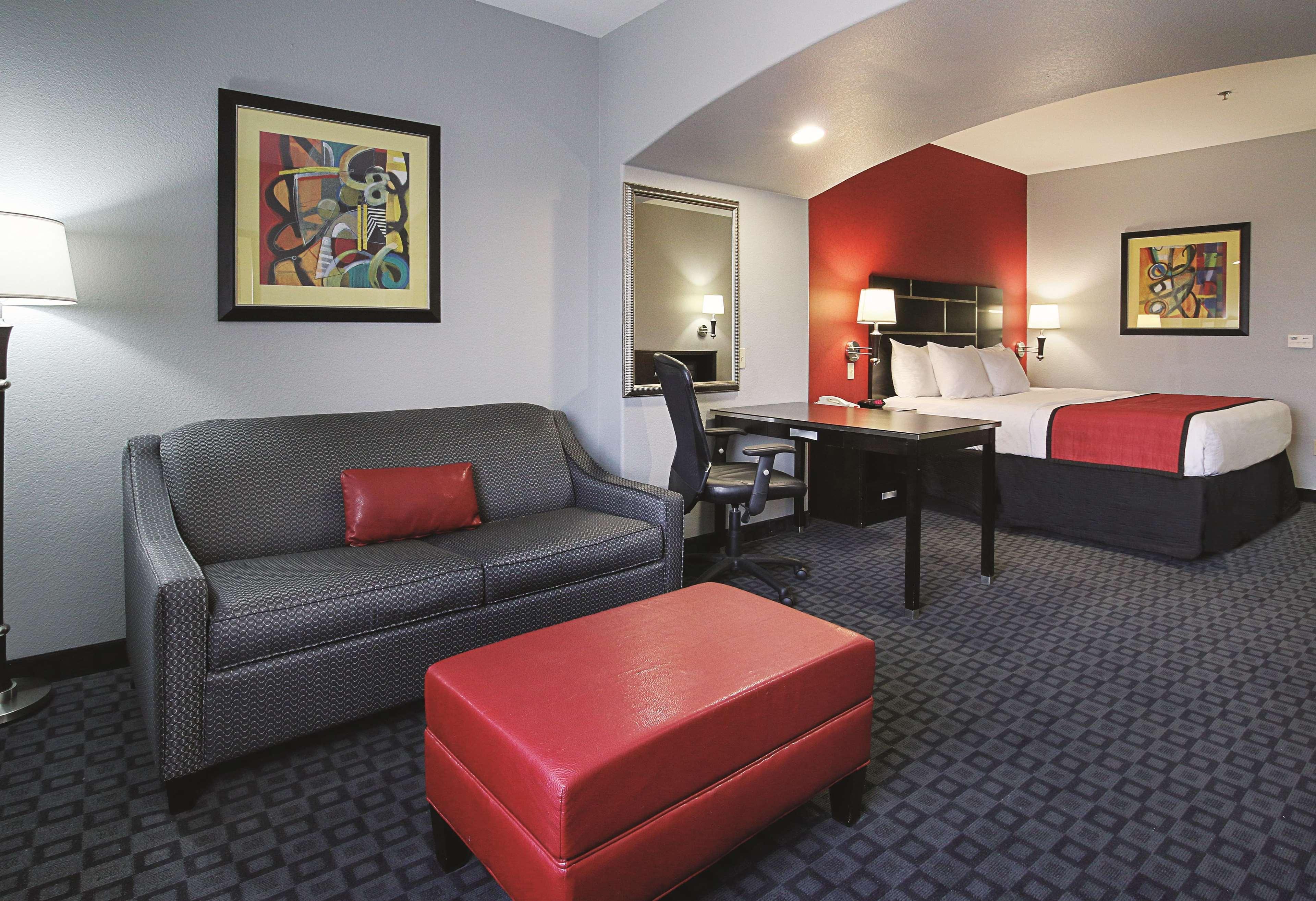 La Quinta Inn & Suites By Wyndham South Dallas - Hutchins Bagian luar foto